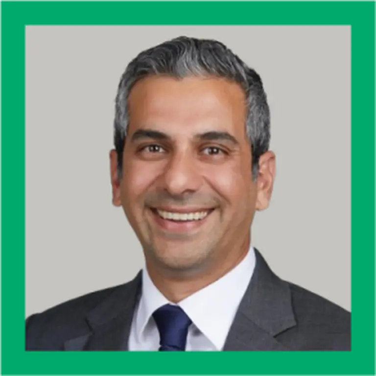 Mo Saraiya Headshot